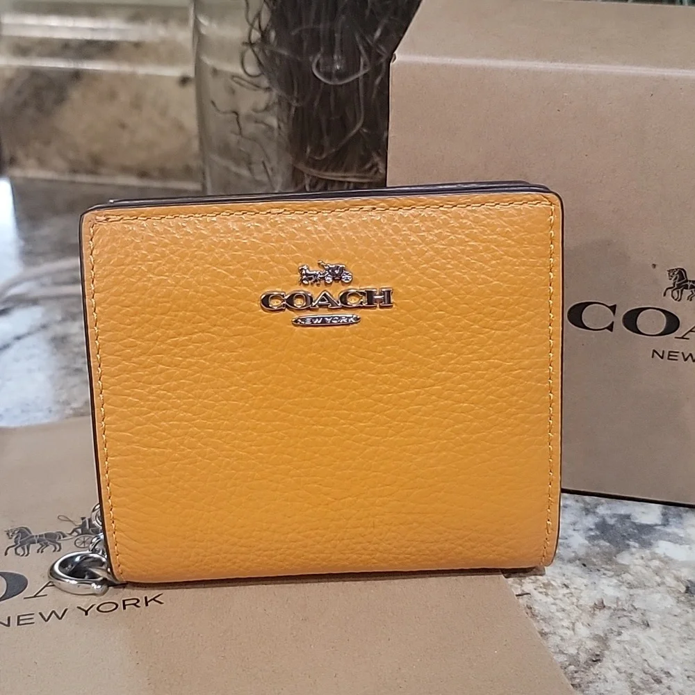 COACH NWT SNAP WALLET